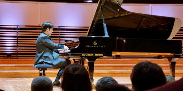 Lang Lang, la star mondiale du piano ! Location du piano et accord concert du Piano Steinway & Sons.