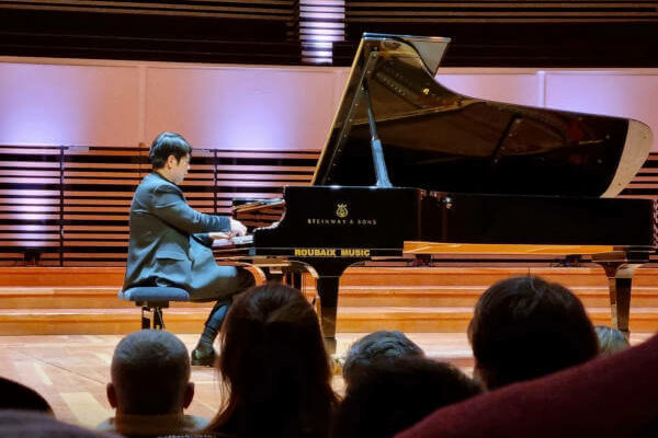 Lang Lang, la star mondiale du piano ! Location du piano et accord concert du Piano Steinway & Sons.