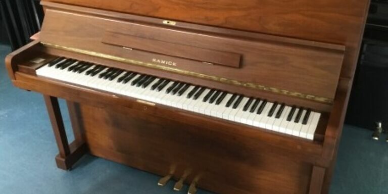 piano-droit-samick-su-118 (1) Piano Samick noyer