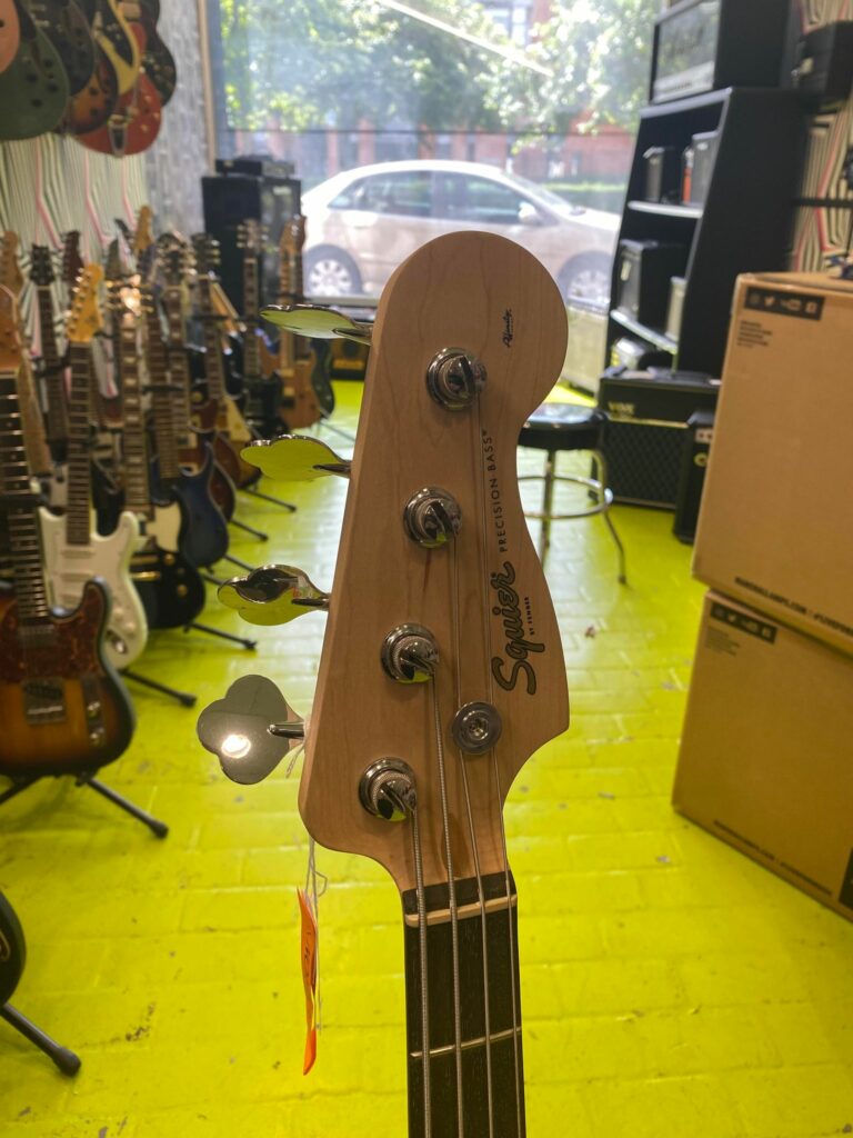 basse squier 3 BASSE SQUIER